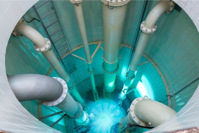 Hydrostatic pressure measurement in a tank